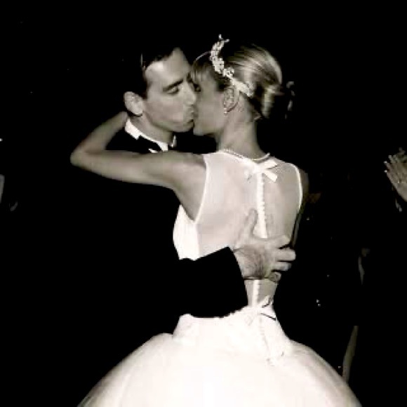 Vera Wang | Dresses | Vera Wang 996 Silk Tulle W Illusion And Baby Bows Wedding Dress Preserved 1997 | Poshmark Vera Wang | Dresses | Vera Wang 996 Silk Tulle W Illusion And Baby Bows Wedding Dress Preserved 1997 | Poshmark